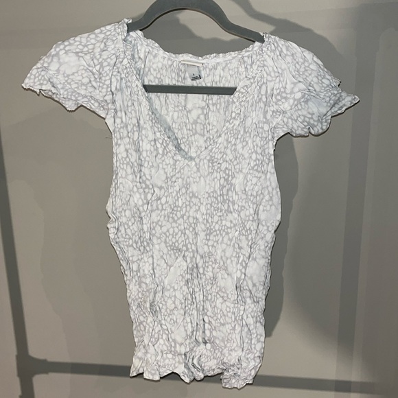 Flutter sleeve blouse - Picture 2 of 6